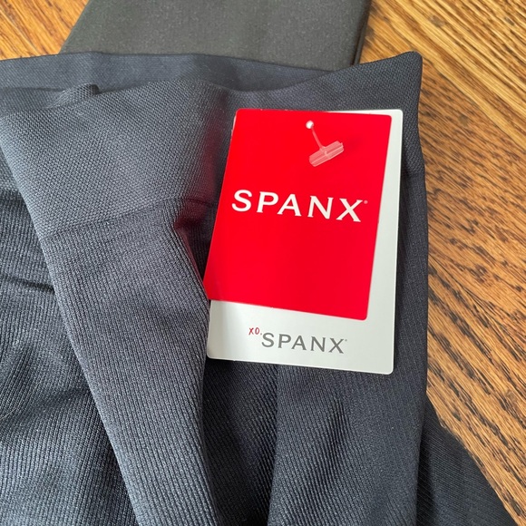 XS Spanx Faux Leather Maternity Leggings - Picture 2 of 3